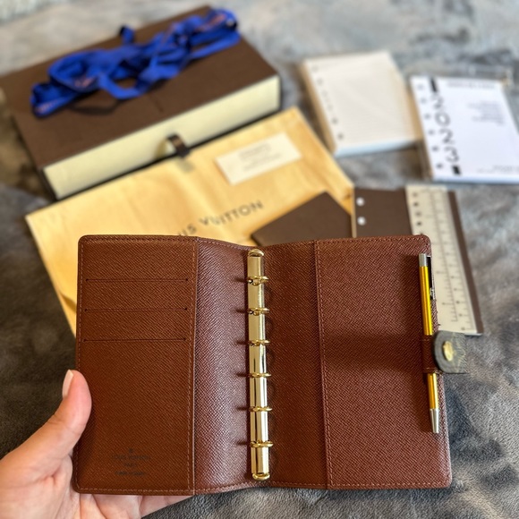 AUTHENTIC Louis Vuitton small ring agenda - Picture 8 of 11